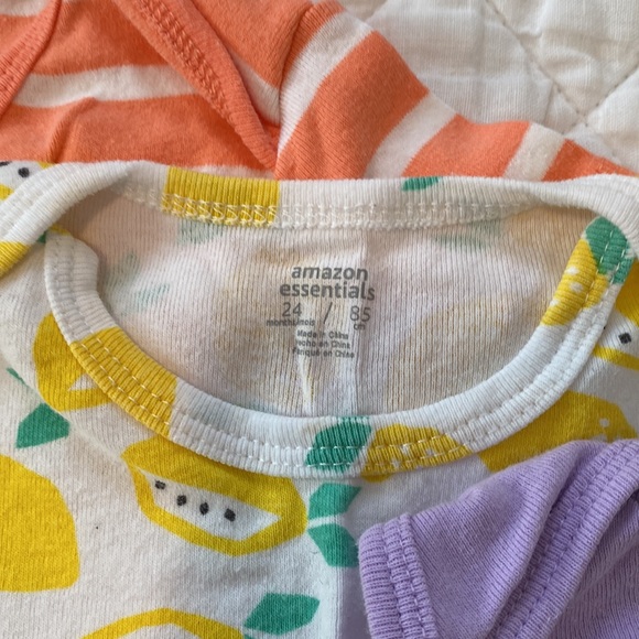 S/4 Snap onesies. 🍋 - Picture 2 of 5